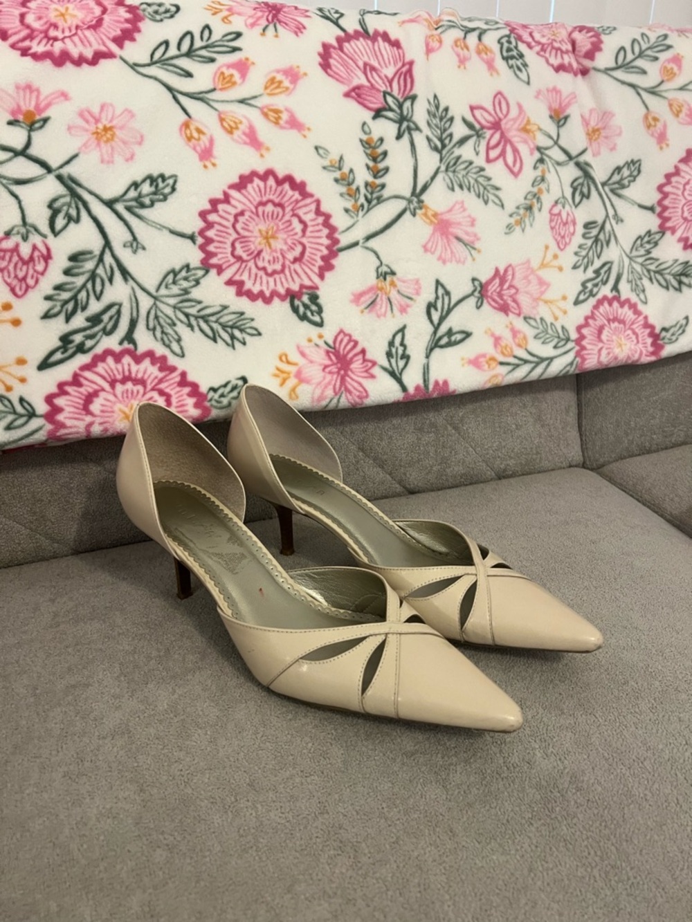 Vintage kitten heels